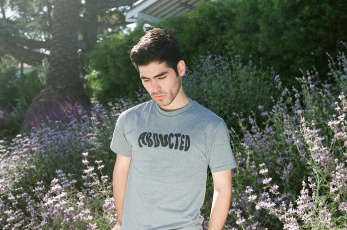 ABDUCTED Tee in Midnight Grey